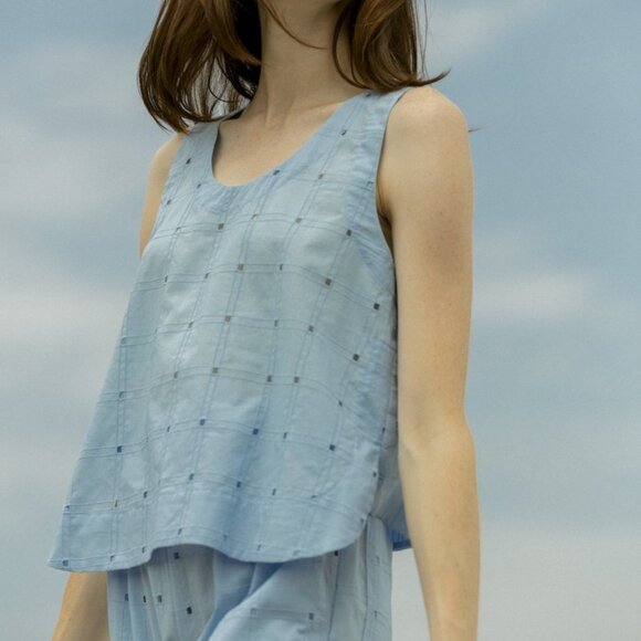 NWOT Carleen Scallop Tank Blue Window Eyelet 100% cotton - Picture 1 of 5